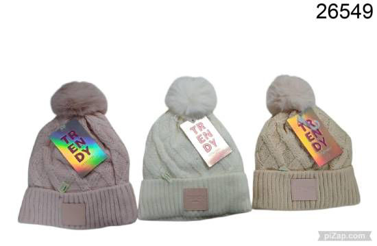 Imagen de GORRO LANA TRENDY C/POMPON Y PIEL INTERIOR 7.26